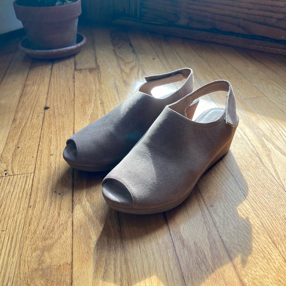 NEVER WORN, brand new, Deep tan heeled shoes.